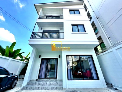 เช่าบ้านเดี่ยว โรงเรียนเซนต์แอนดรูส์อินเตอร์เนชันแนล กรุงเทพ :  Single House - 3 Bedroom For Rent in Ekkamai - BR28123SH