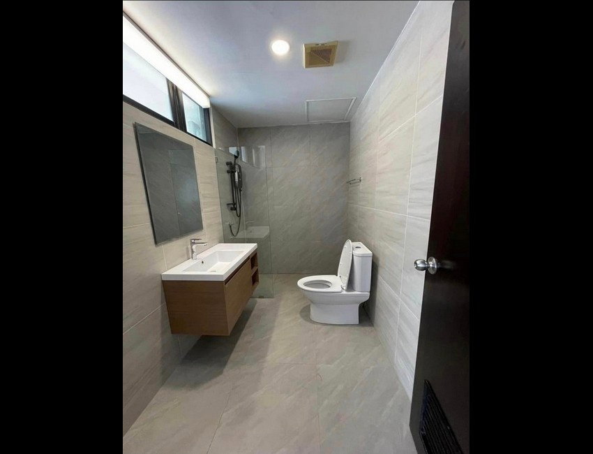 รูป Sathorn Gardens - Spacious 3 Bedroom Condo With Amazing Facilities - BR12935CD - รูปที่ 19/37