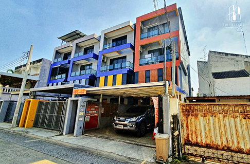 For Sale: 3.5-Story Home Office on Sukhumvit-Onnut, Soi Onnut 17, Intersection 16.  Home Office, Commercial Building, or Residential Home .