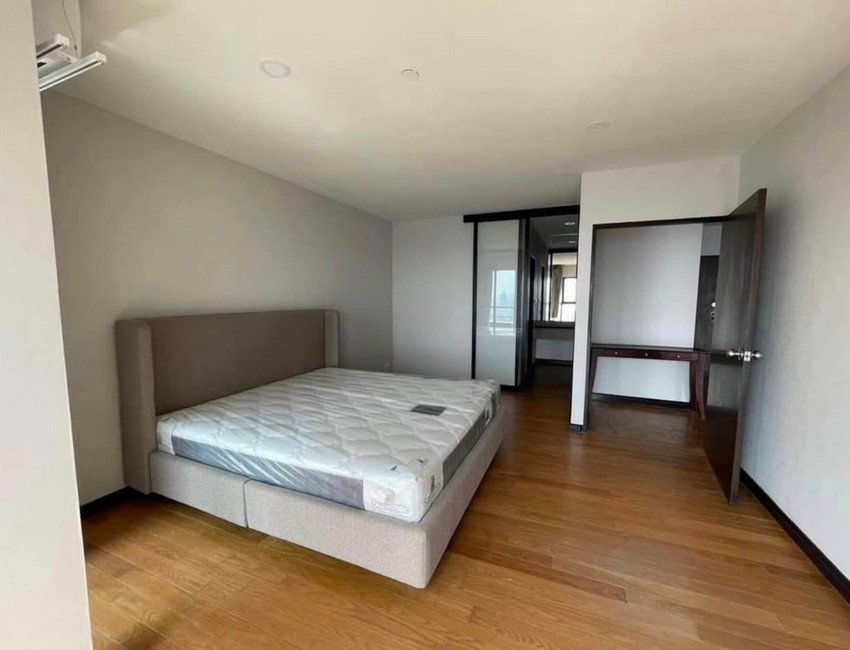 รูป Sathorn Gardens - Spacious 3 Bedroom Condo With Amazing Facilities - BR12935CD - รูปที่ 13/37