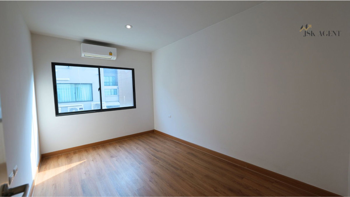 รูป ขายด่วน ทาวน์โฮมหรู 3 ชั้น ! 🏡🌟  บ้านใหม่ยังไม่เคยเข้าอยู่  หมู่บ้าน บ้านกลางเมือง บางนา-วงแหวน - รูปที่ 13/25