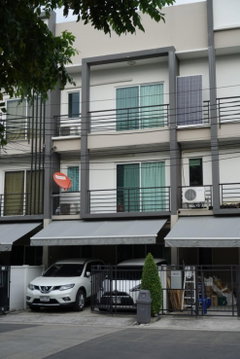 บ้านให้เช่า Baan Klang Muang Sukhumvit 77 พร้อมเข้าอยู่สนใจติดต่อ Line @goodmanpro หรือ โทร 0999029192