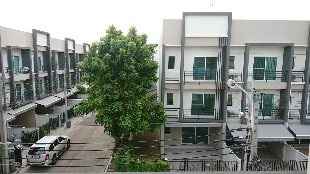 รูป บ้านให้เช่า Baan Klang Muang Sukhumvit 77 พร้อมเข้าอยู่สนใจติดต่อ Line @goodmanpro หรือ โทร 0999029192 - รูปที่ 2/8