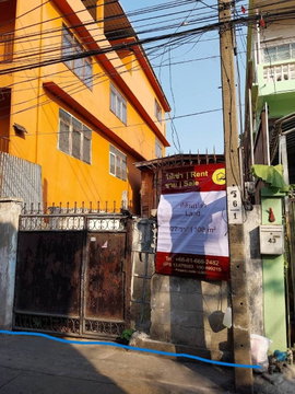 Land for rent and sale. Conveniently located in Soi Suksawat 38, only 250 m from main road suksawat nearby MRT Bangpakok and Yak Prachautid station.