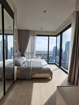 The Lofts Silom【𝐒𝐄𝐋𝐋 & 𝐑𝐄𝐍𝐓】🔥คอนโดวิวหลักล้าน สไตล์เรียบหรู ทำเลดี ตกแต่งสวย เฟอร์นิเจอร์สุดพรีเมี่ยม 🔥 ติดต่อไลน์ไอดี: @hacondo