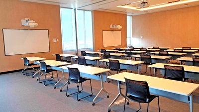 Office for rent : Service office space for rent on 66 Tower building in Phra Khanong area, near BTS Udomsuk. Complete facilities and office equipment.