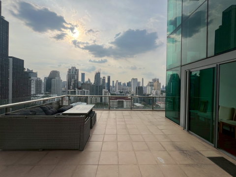 LTHC12191 – The Room Sukhumvit 21 FOR RENT Size 152 sqm. 2 beds 2 baths Near BTS Asok Station ONLY 89K/Month