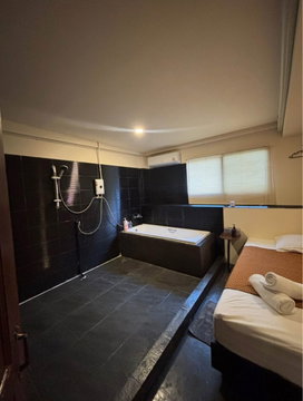 LTH12194 – Commercial FOR RENT Rama 9 Fortune Size 170 sqw. 700 sqm. 7 rooms 5 baths Near MRT Rama 9 Station ONLY 150K/Month
