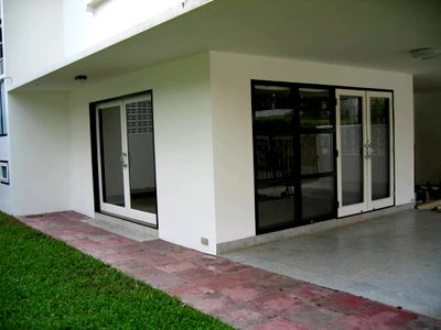 Houses for rent DONKI Mall Thonglor   : LTHC12206 – House FOR RENT Ekkamai Soi 4 Size 40 sqw. 200 sq.m. 3 beds 2 baths Near BTS Ekkamai Station ONLY 100K/Month