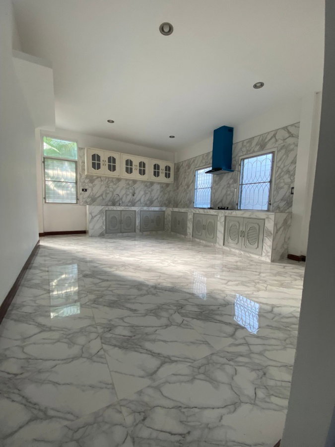 รูป หมู่บ้านเสรี ให้เช่า 50,000 บาท หลังใหญ่ หลังมุม ที่จอดรถเพียบ - รูปที่ 4/9