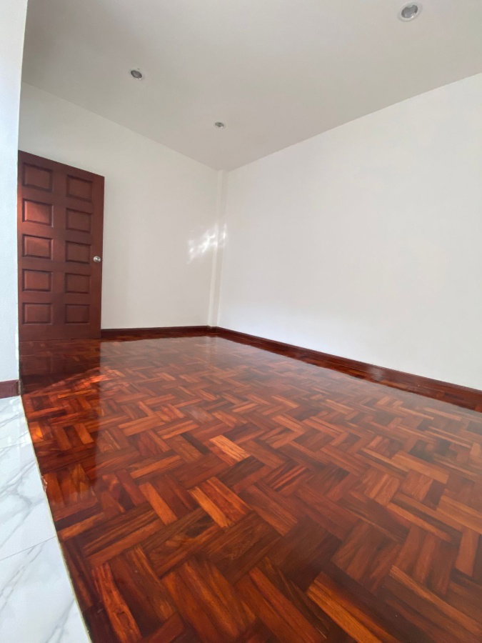 รูป หมู่บ้านเสรี ให้เช่า 50,000 บาท หลังใหญ่ หลังมุม ที่จอดรถเพียบ - รูปที่ 6/9