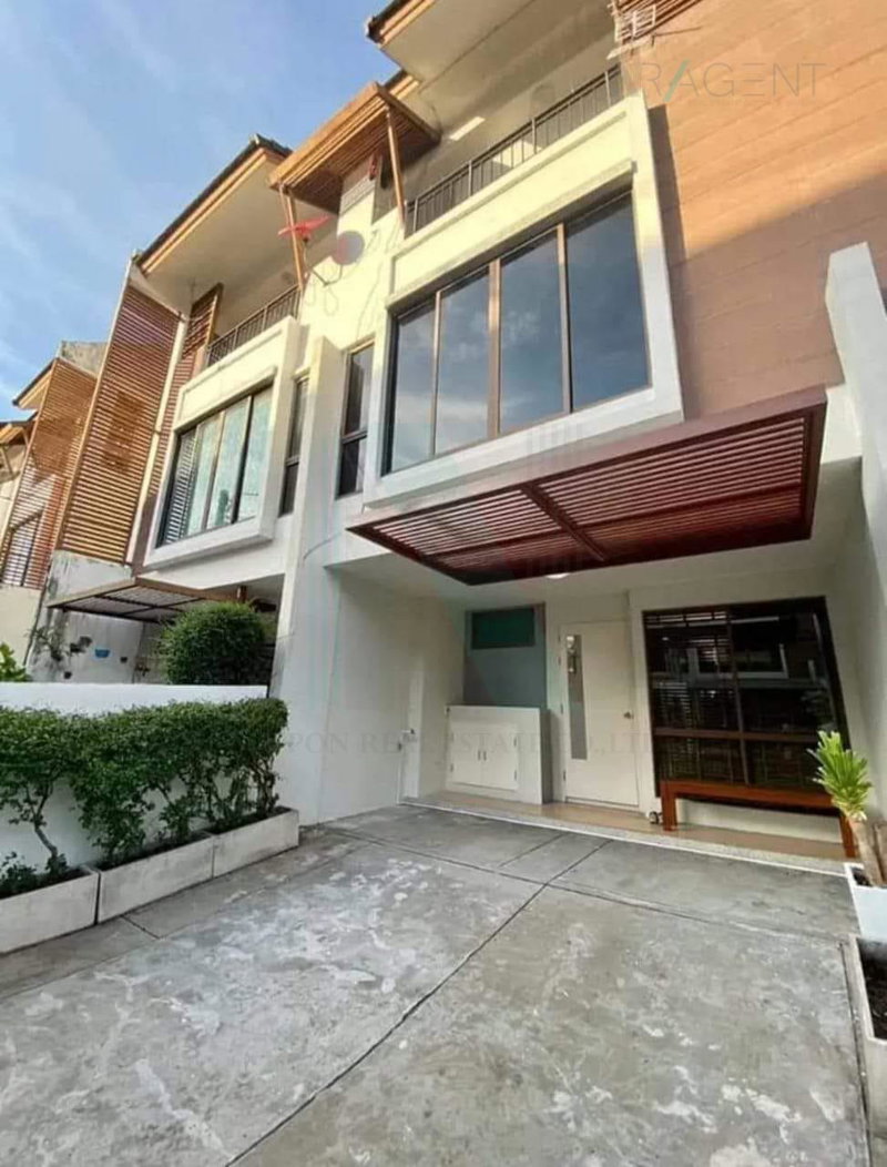 Townhouses for rent : For Rent 3-story Townhouse THE PRIVATE SUKHUMVIT-BANGCHAK 3 bedroom 4 bathroom