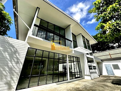 เช่าบ้านเดี่ยว ถนนเพชรบุรี กรุงเทพฯ : Large 3 Bedroom House With Private Garden in Phrom Phong - BR7504SH