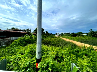Land for rent Samut Prakarn : For Rent: Vacant Land on Theprach-Lat Krabang Road (Yellow Zone).