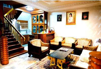 Townhouses for sale BTS Ekkamai : For Sale: Townhouse on Sukhumvit 33, in the heart of Wattana, near Phrom Phong BTS and connected to Sukhumvit MRT. The house is ready to move in