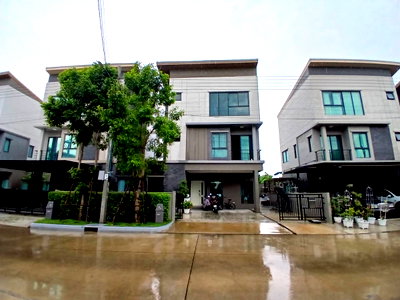 เช่าบ้านเดี่ยว ถนนรามอินทรา : ให้เช่าบ้าน3ชั้น บ้านกลางเมือง รามอินทรา สเตชั่น 83 โทร 0999983897