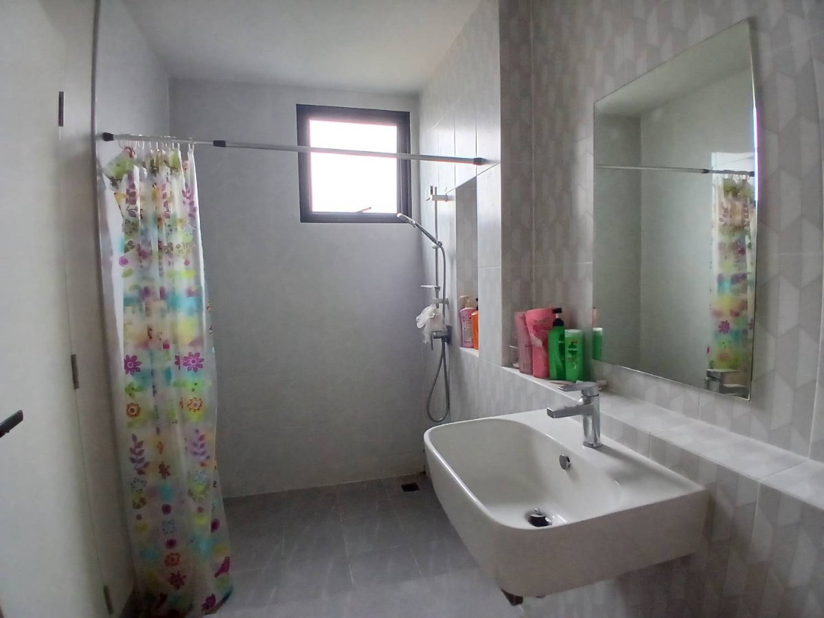 รูป ให้เช่าบ้าน3ชั้น บ้านกลางเมือง รามอินทรา สเตชั่น 83 โทร 0999983897 - รูปที่ 27/35