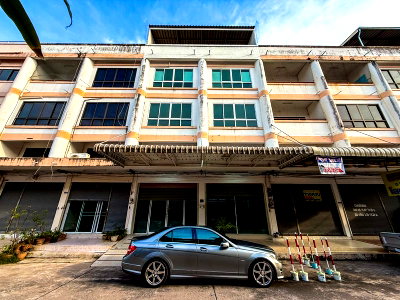 Shophouses for sale Kasetsart University Si Racha Campus : Commercial building for sale in Sriracha, Kaokilo, new condition, great  location, near community area