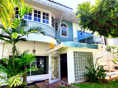 Houses for rent DONKI Mall Thonglor   : Comfortable 3 Bedroom House For Rent in Phrom Phong Area - BR27650SH