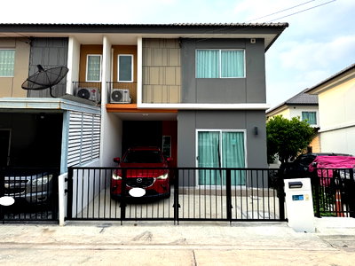 Townhouses for sale วิทยาลัยเทคนิคปทุมธานี : Good location! Near the expressway! Corner townhouse of the Baan Pruksa 107 Tiwanon-Rangsit project.