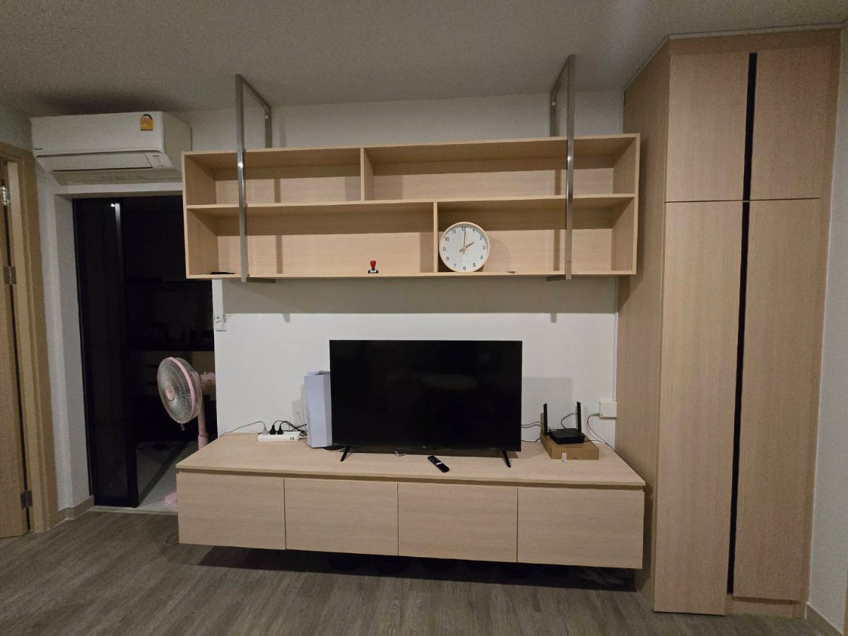 picture Big room separated kitchen, low rise, not crowded - 3/7