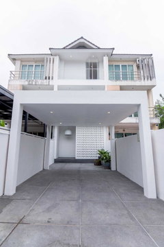 LTH12272 – Townhome FOR SALE at Ratchadaphisek 36 Size 280 Sq.m 4 beds 4 baths Near BTS Ratchayothin Station ONLY 10.8 MB