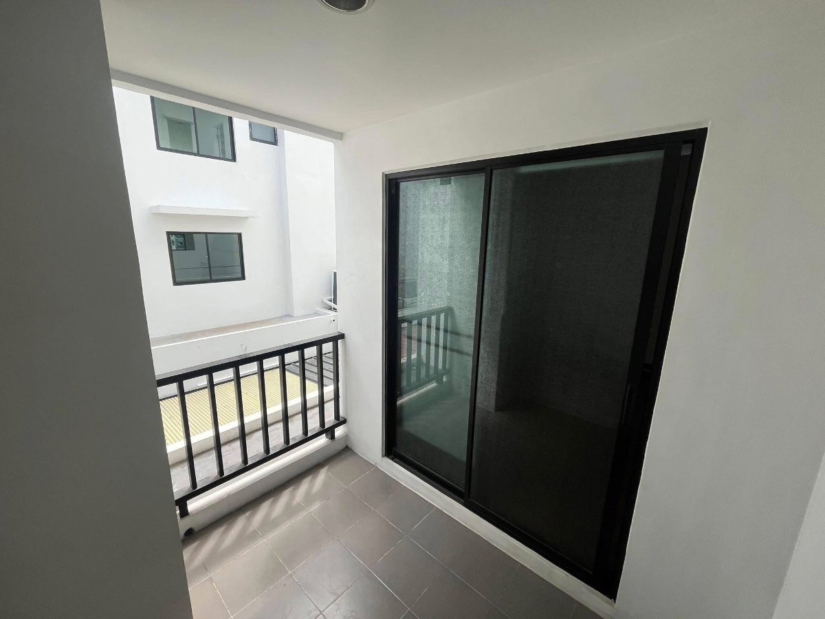 picture #R3569 House for rent Trio Rom Klao - 8/15