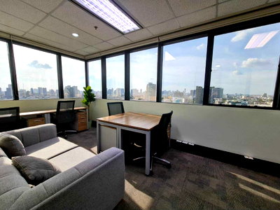 Office for rent : Serviced office for rent at Muang Thai Phatra Tower on Ratchada Road. Fully equipped with office furniture commute via MRT and public transportation.