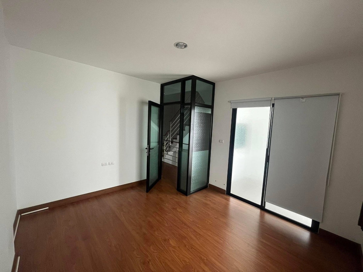 picture #R3569 House for rent Trio Rom Klao - 9/15