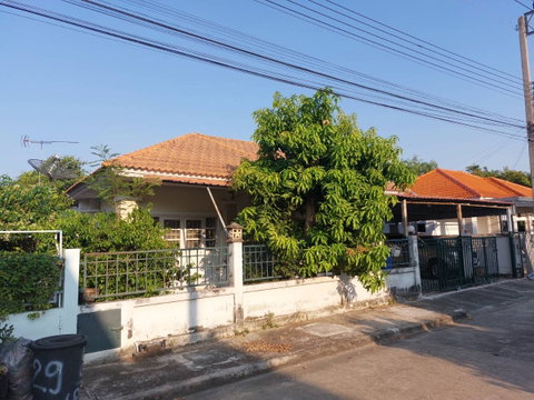 ขายบ้านเดี่ยว เสนากรีนวิลล์ คลอง 11 พร้อมอยู่ พื้นที่ 50 ตรว.ใกล้ถนนเลียบคลองสิบเอ็ด เหมาะซื้ออยู่อาศัยหรือซื้อลงทุนได้ขายราคาต่ำกว่าตลาด