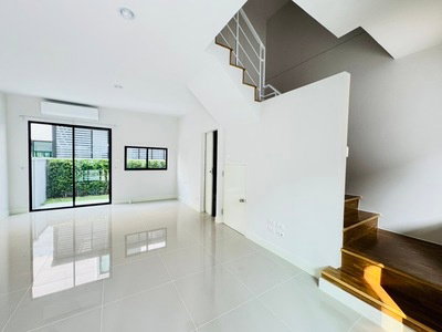 Baan Klang Muang, Ratchaphruek-Sathorn