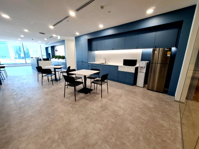 Office for rent Srinakharinwirot University Prasanmit Campus : Serviced office for rent in the Pathumwan area, located in the Central Tower building, offering a high-rise view of the city. Close to Central World.