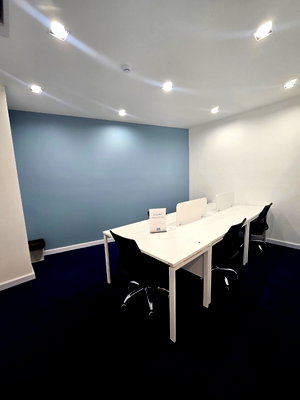 Office for rent :  Office space for rent in OSC Lat Krabang building with modern office equipment and tools, not far from the industrial estate and Suvarnabhumi Airport.