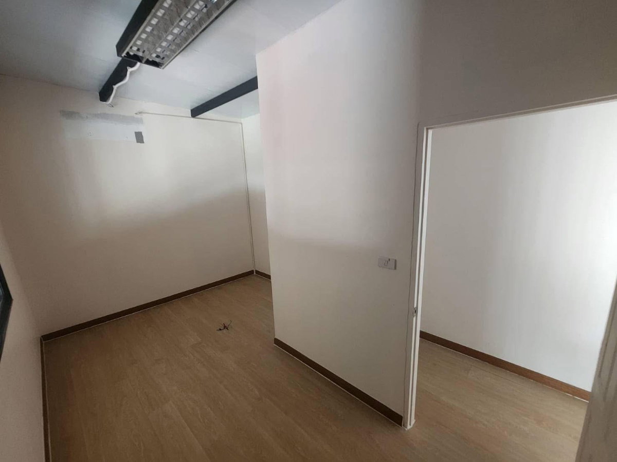 รูป #R3566 ให้เช่า Office and warehouse Soi Sukhumvit 81 - รูปที่ 14/16