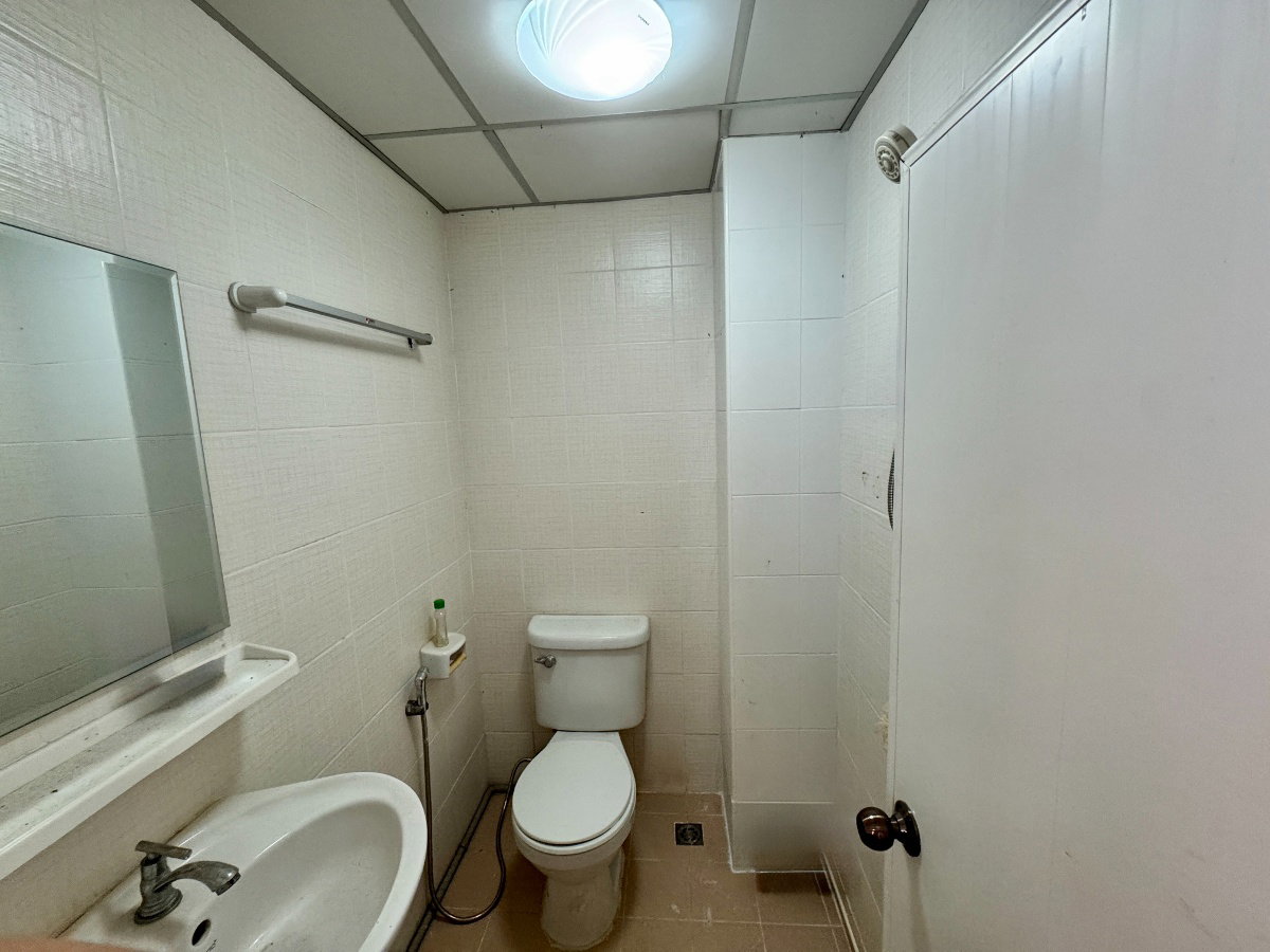 picture 32-sqm condo unit at Udomsuk Tower - 3/3