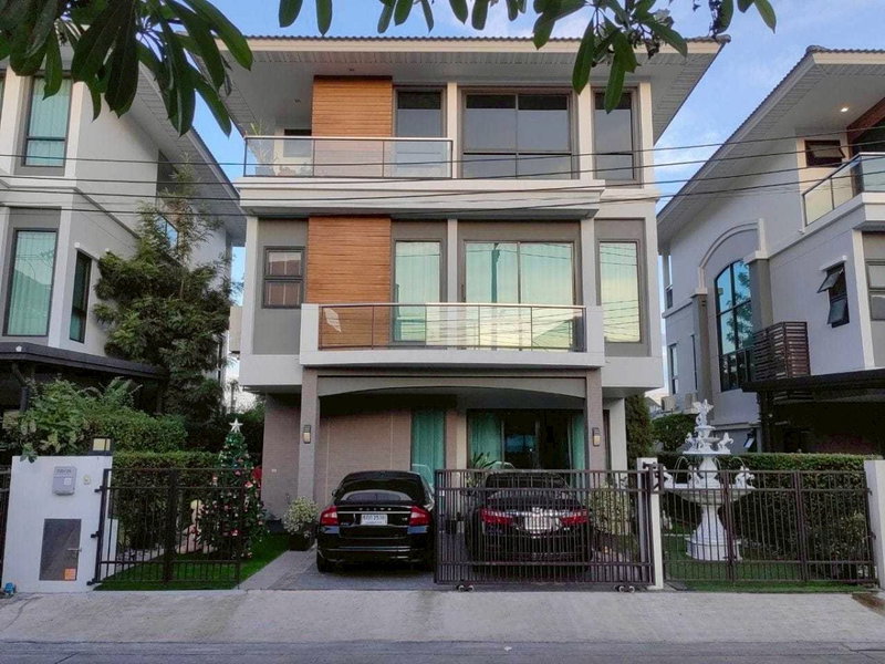 Houses for sale : LTH12292 – House FOR SALE at Supalai Essence Size 321 Sq.m 6 beds 5 baths Near MRT Lat Phrao Station ONLY 15.6 MB