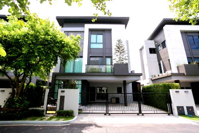 บ้านเดี่ยวให้เช่า : LTHC12295 – Luxury House FOR RENT The Gentry Ekkamai Size 380 Sq.m 3 beds 4 baths Near MRT Lat Phrao Station ONLY 180K/Month