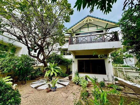 LTHC12299 – House FOR RENT in Sathorn Size 400 Sq.m 4 beds 3 baths Near MRT Lumpini Station ONLY 109.9K/Month