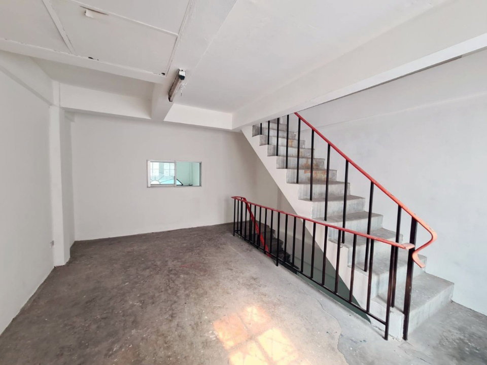 รูป ขายอาคารพาณิชย์ ทำเลดี ใกล้โรงเรียนเฉลิมพระเกียรติ และตลาดบางใหญ่ ทำเลศักยภาพ ใจกลางบางใหญ่ - รูปที่ 10/14