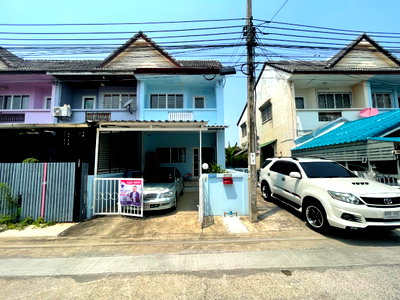 Townhouses for sale Pracha Uthit Road : Townhome for sale in Thung Kru, Baan Suan Pracha Uthit 72 project, corner house