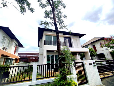 Houses for sale Suwannaphum International Airport : Sales: Blue Lagoon 1 House – Beautiful, like-new condition, ready to move in. Located in the Bangna-Trad Ring Road zone, near Mega Bangna.