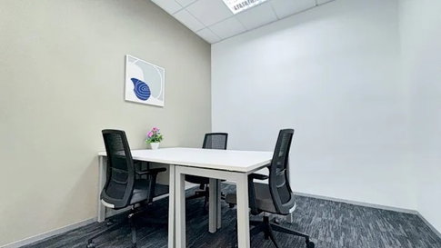 Modern Office Space for Rent at The Rice Tower Phayathai this location offers seamless connectivity and unmatched urban convenience.