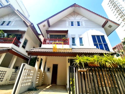เช่าบ้านเดี่ยว ถนนเพชรบุรี กรุงเทพฯ : Elegance 5 Bedroom House For Rent in Nana - BR8331SH