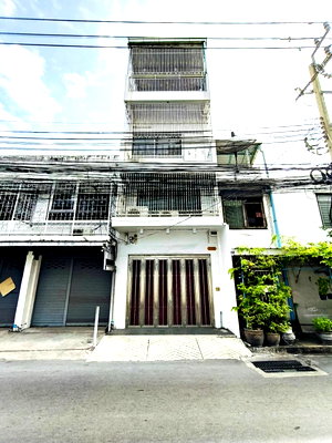 Shophouses for sale Sathon : Commercial building for sale, 4 floors, 15.4 sq m., Soi Charoen Rat 5, Intersection 4, ready to move in, well decorated.
