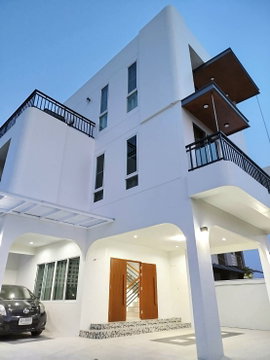 ที่พักอาศัยสำหรับคนรุ่นใหม่ เงียบสงบ เป็นส่วนตัว สร้างใหม่ เฟอร์ครบ ตู้ เตียง เครื่องแป้ง ทำงาน แอร์ ตู้เย็น มีที่จอดรถ