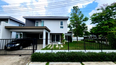 Houses for rent ม.เวสเทิร์น  : Chaiyapruk Ramintra-Jatuchote | Single House for rent 3 Bedrooms Big Garden and Corner House