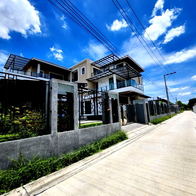 Houses for sale Bangna Commercial College : LTH12354 – House FOR SALE in Soi Punnawithi 27 Size 474 SQ.W 1600 SQ.M 9 Beds 9 Baths Near BTS Punnawithi Station ONLY 85 MB