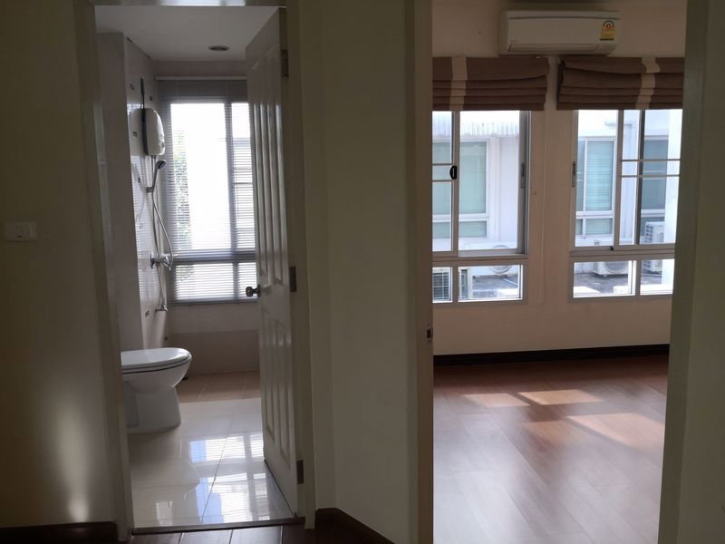 รูป ประกาศขาย ทาวน์เฮ้าส์ 3 ชั้น ห้องมุม โครงการ Urbanion ศรีนครินทร์ - รูปที่ 12/17