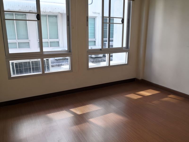 รูป ประกาศขาย ทาวน์เฮ้าส์ 3 ชั้น ห้องมุม โครงการ Urbanion ศรีนครินทร์ - รูปที่ 9/17