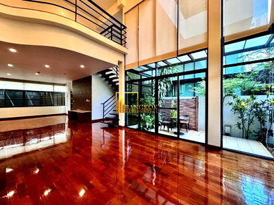 Houses for rent DONKI Mall Thonglor   : Baan Sasida - Incredible 3 Bed Luxury House in Sukhumvit 24 - BR27501SH